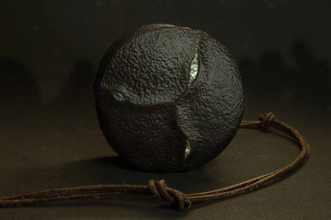 toad on lotusleaf, Kröte, Cornel, Schneider, Boxwood, Buchsbaum, Acrylglas, Ivory, jpeg, jpg, scuplture, Schnitzerei, Carving, okimono