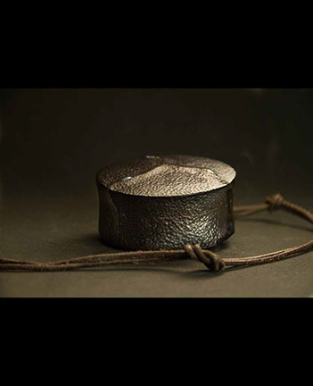 toad on lotusleaf, Kröte, Cornel, Schneider, Boxwood, Buchsbaum, Acrylglas, Ivory, jpeg, jpg, scuplture, Schnitzerei, Carving, okimono