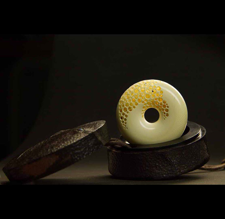 MEETING, Toad, Aspisviper, Kröte, Cornel, Schneider, Boxwood, Buchsbaum, Acrylglass, jpeg, jpg, scuplture, Schnitzerei, Carving,okimono