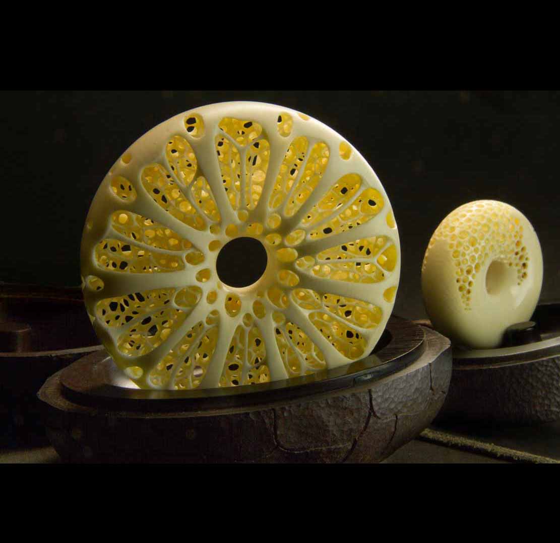 MEETING, Toad, Aspisviper, Kröte, Cornel, Schneider, Boxwood, Buchsbaum, Acrylglass, jpeg, jpg, scuplture, Schnitzerei, Carving,okimono