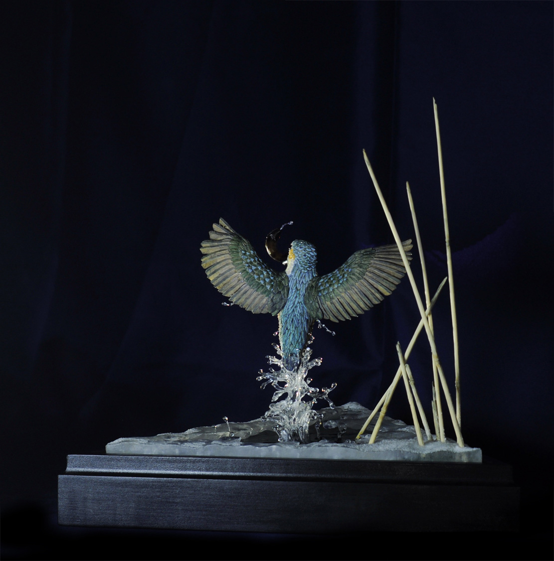 Eisvogel, Kingfisher, Watersplash, Hunting, Fish, Cornel, Schneider, Boxwood, Buchsbaum, jpeg, jpg, scuplture, Schnitzerei, Carving, okimono
