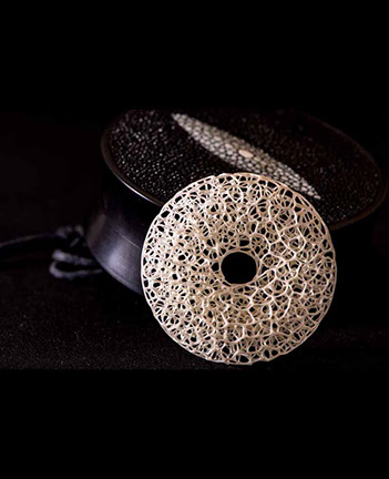 Violin-embryo, Geige, Cellowirbel, Cello tuning peg, smallest violin, Cornel, Schneider, Boxwood, Buchsbaum,  jpeg, jpg, scuplture, Schnitzerei,