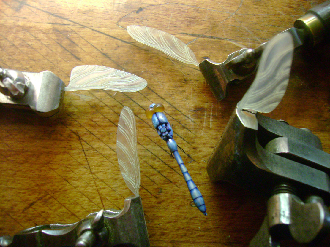 Catch me if you can, Libelle, Dragonfly, Ivory, Buffalo Horn, tools, work in process,  jpeg, jpg, scuplture, Schnitzerei, Carving, okimono