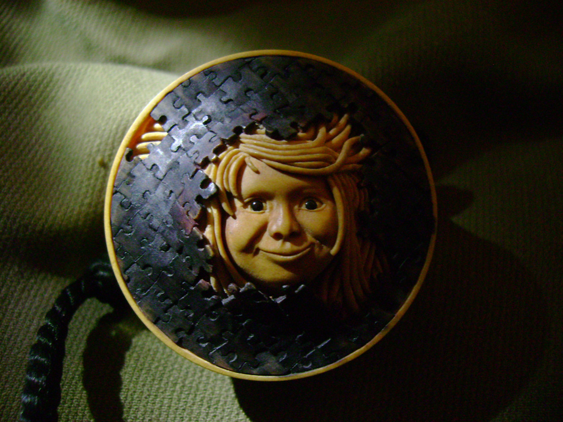 Breaktrough, Durchbruch, puzzle, face, Cornel, Schneider, Boxwood, Buchsbaum,  jpeg, jpg, scuplture, Schnitzerei, Carving, netsuke, manju