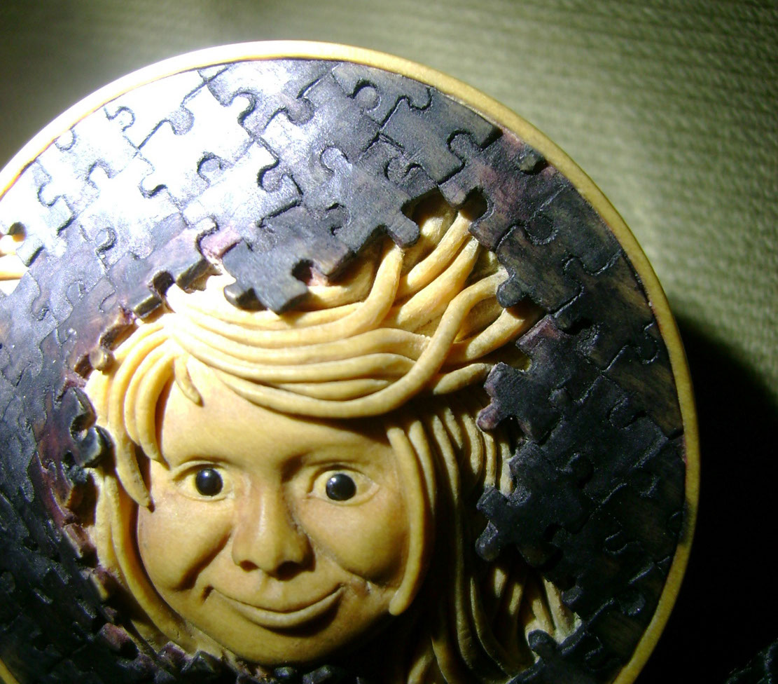 Breaktrough, Durchbruch, puzzle, face, Cornel, Schneider, Boxwood, Buchsbaum,  jpeg, jpg, scuplture, Schnitzerei, Carving, netsuke, manju