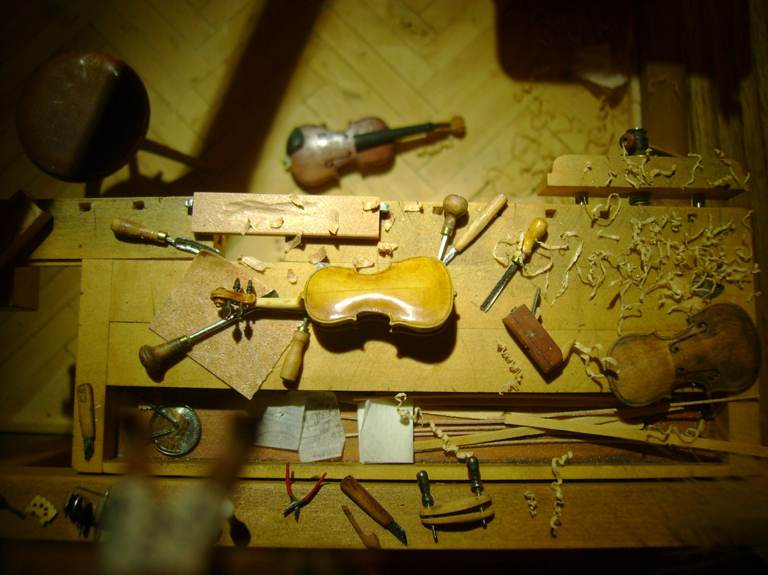 Violin Workshop, Geigen, Werkstatt, miniature, 1:21,Cornel, Schneider, Boxwood, Buchsbaum,  jpeg, jpg, scuplture, Schnitzerei, Carving, Modell, 