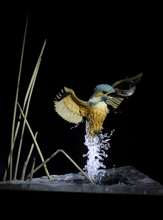 Eisvogel, Kingfisher, Watersplash, Hunting, Fish, Cornel, Schneider, Boxwood, Buchsbaum, jpeg, jpg, scuplture, Schnitzerei, Carving, okimono