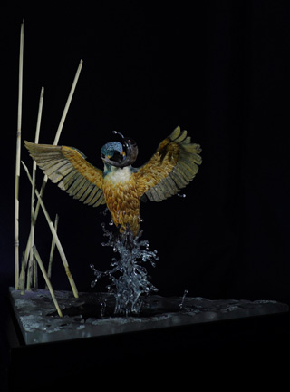 Eisvogel, Kingfisher, Watersplash, Hunting, Fish, Cornel, Schneider, Boxwood, Buchsbaum, jpeg, jpg, scuplture, Schnitzerei, Carving, okimono