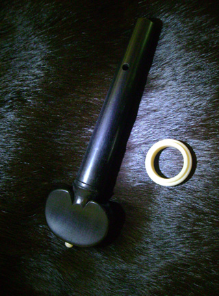 Violin-embryo, Geige, Cellowirbel, Cello tuning peg, smallest violin, Cornel, Schneider, Boxwood, Buchsbaum,  jpeg, jpg, scuplture, Schnitzerei,