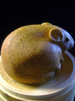 HOMMAGE À TOMOKAZU, rat, ratte, box, Cornel, Schneider, Boxwood, Buchsbaum,  jpeg, jpg, scuplture, Schnitzerei, Carving, netsuke