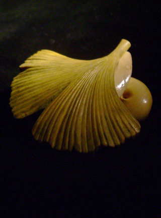 Snail on Gingkoleaf, schnecke, Ginkoblatt, Dewdrop, Cornel, Schneider, Boxwood, Buchsbaum,  jpeg, jpg, scuplture, Schnitzerei, Carving, netsuke 