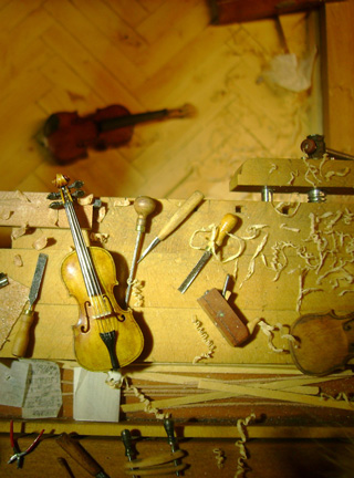 Violin Workshop, Geigen, Werkstatt, miniature, 1:21,Cornel, Schneider, Boxwood, Buchsbaum,  jpeg, jpg, scuplture, Schnitzerei, Carving, Modell, 