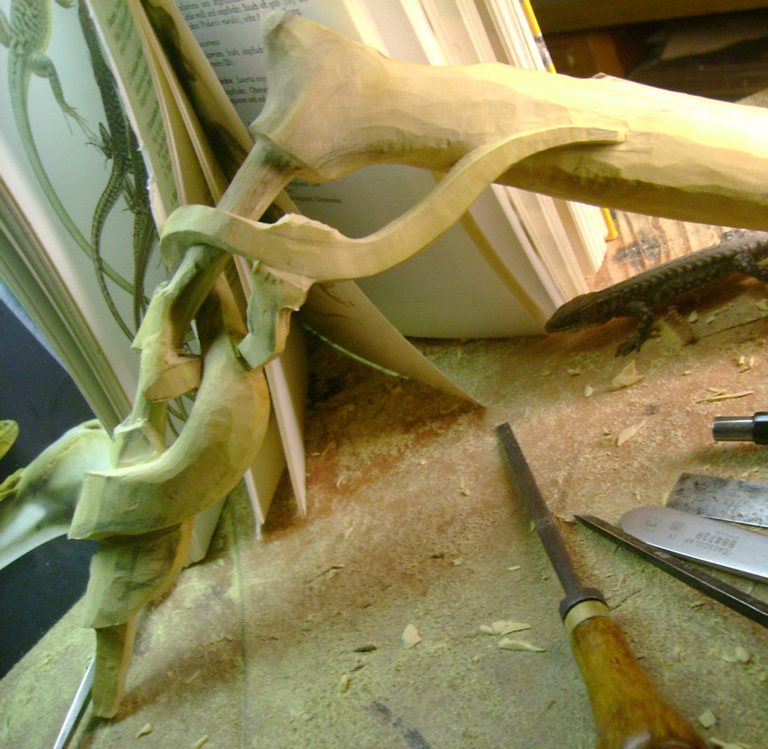 Catch me if you can, Eidechse, Lizard, Boxwood, Buchsbaum, tools, work in process,  jpeg, jpg, scuplture, Schnitzerei, Carving, okimono
