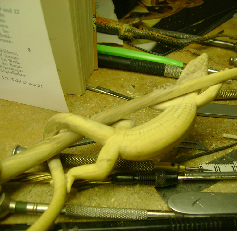 Catch me if you can, Eidechse, Lizard, Boxwood, Buchsbaum, tools, work in process,  jpeg, jpg, scuplture, Schnitzerei, Carving, okimono