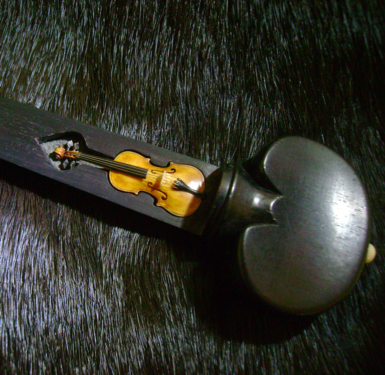 Violin-embryo, Geige, Cellowirbel, Cello tuning peg, smallest violin, Cornel, Schneider, Boxwood, Buchsbaum,  jpeg, jpg, scuplture, Schnitzerei,