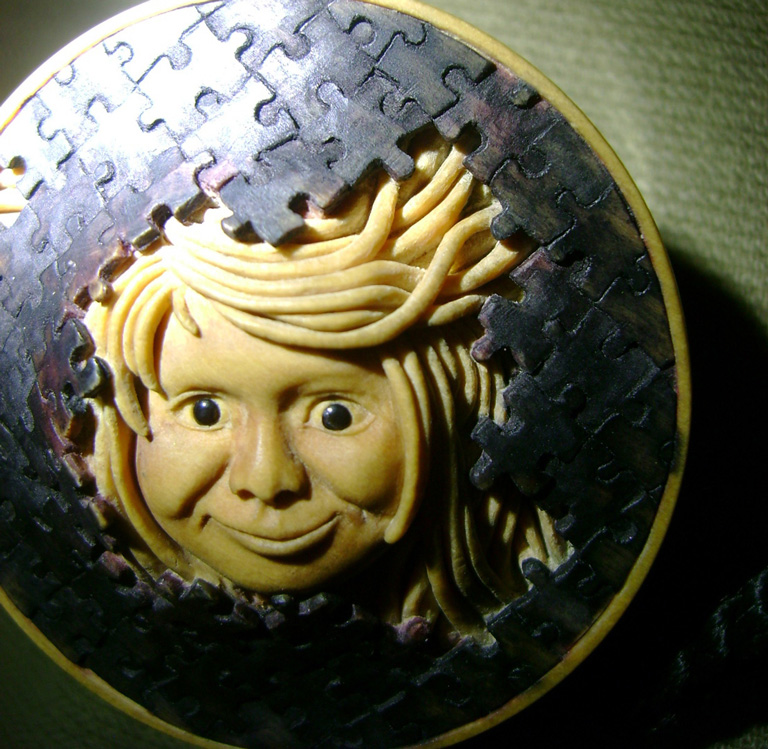 Breaktrough, Durchbruch, puzzle, face, Cornel, Schneider, Boxwood, Buchsbaum,  jpeg, jpg, scuplture, Schnitzerei, Carving, netsuke, manju
