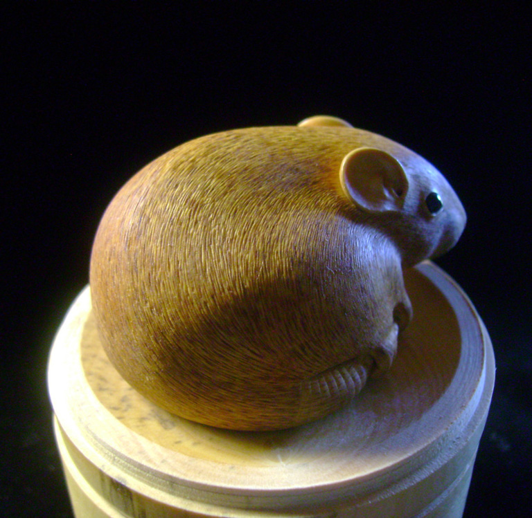 HOMMAGE À TOMOKAZU, rat, ratte, box, Cornel, Schneider, Boxwood, Buchsbaum,  jpeg, jpg, scuplture, Schnitzerei, Carving, netsuke