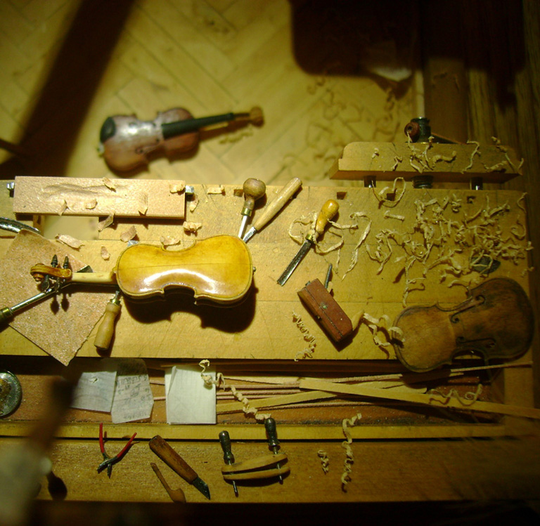 Violin Workshop, Geigen, Werkstatt, miniature, 1:21,Cornel, Schneider, Boxwood, Buchsbaum,  jpeg, jpg, scuplture, Schnitzerei, Carving, Modell, 