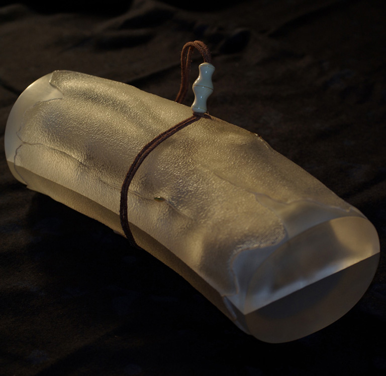 MEETING, Toad, Aspisviper, Kröte, Cornel, Schneider, Boxwood, Buchsbaum, Acrylglass, jpeg, jpg, scuplture, Schnitzerei, Carving,okimono